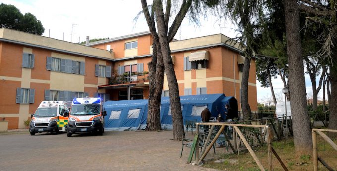 Cosa sta succedendo nelle case di riposo