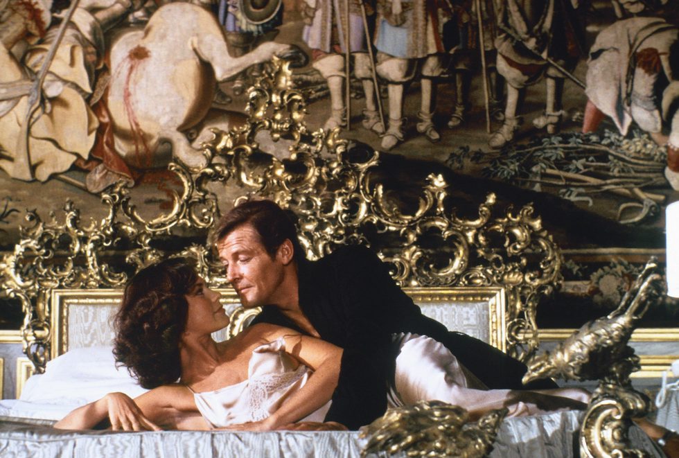 Corinne Clery e Roger Moore