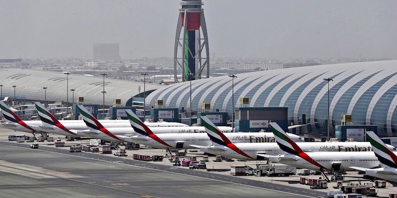 Aerei di Emirates all'aeroporto internazionale di Dubai, negli Emirati Arabi Uniti (La Presse/AP Photo/Kamran Jebreili, File)