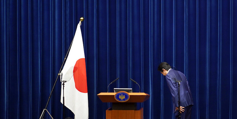 Il primo ministro Shinzo Abe (AP Photo/Eugene Hoshiko)