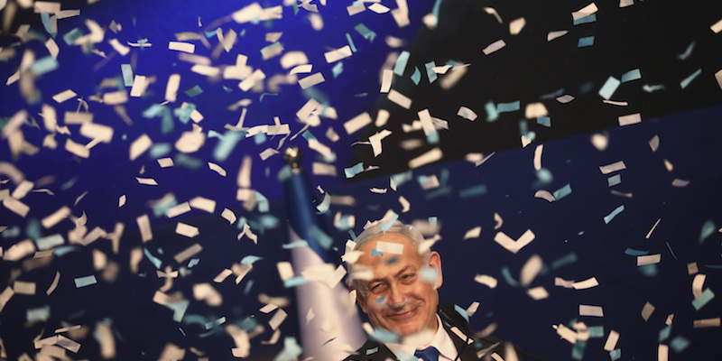 Benjamin Netanyahu parla ai sostenitori dopo i primi exit poll, Tel Aviv, 2 marzo 2020
(AP Photo/Oded Balilty)