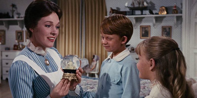 Una scena del film Mary Poppins (1964)