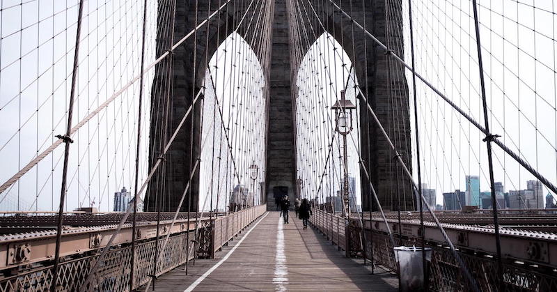Il ponte di Brooklyn, New York, 18 marzo
(EPA/Alba Vigaray/ansa)