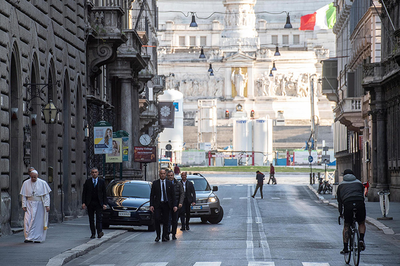 epa08296252 Pope Francis (L) walks to the church of San Marcello al Corso, where is the miraculous Crucifix which in 1522 was carried in procession through the districts of the city to end the 'Great Plague' of Rome, in Rome, Italy, 15 March 2020. EPA/VATICAN MEDIA HANDOUT HANDOUT EDITORIAL USE ONLY/NO SALES