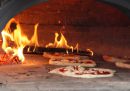 Cos'è la storia dei fornai che a Roma non possono fare la pizza margherita per il coronavirus