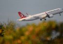 La compagnia aerea Turkish Airlines ha sospeso temporaneamente tutti i voli da e per l'Italia