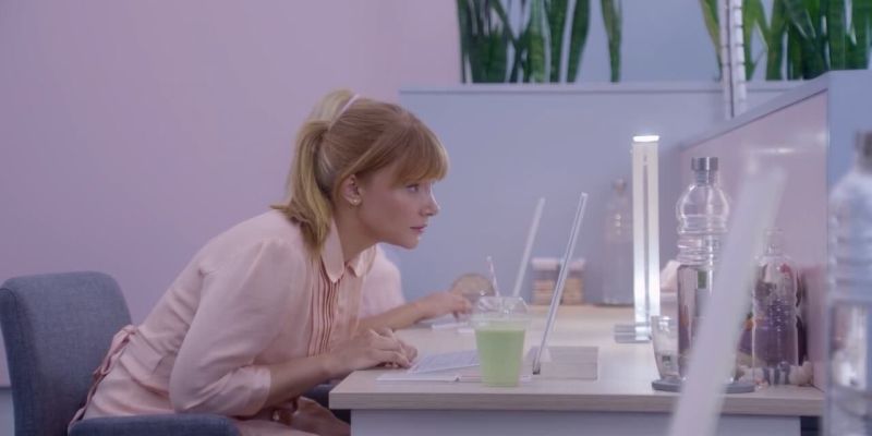 Una scena dell'episodio Caduta Libera della serie Black Mirror