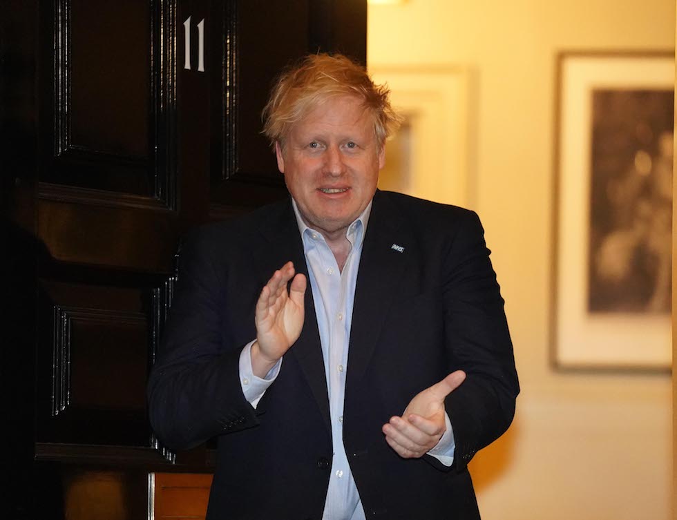 Boris Johnson in una foto scattata il 2 aprile (Han Yan/Xinhua via ZUMA Wire)