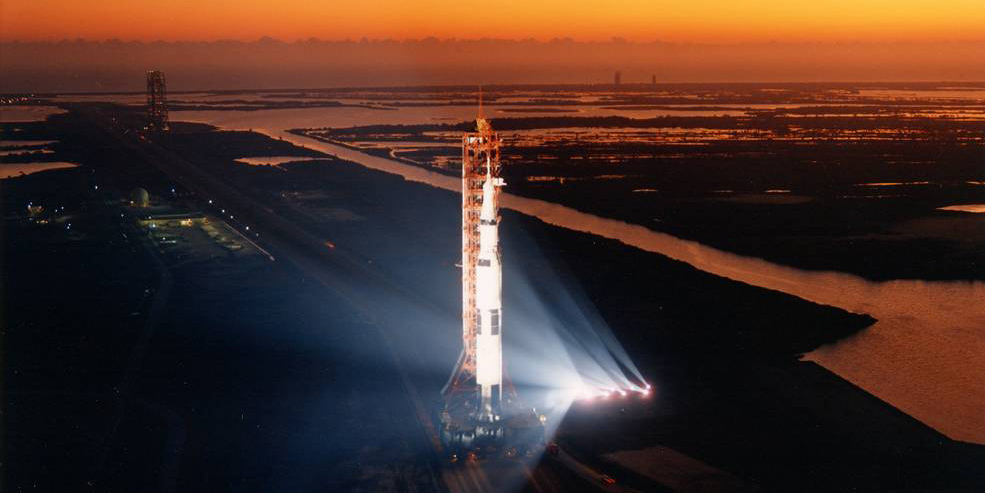 Il razzo Saturn V di Apollo 13 a Cape Canaveral, Florida (Stati Uniti) nei primi giorni di aprile del 1970 (NASA)