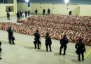I detenuti ammassati nelle prigioni di El Salvador