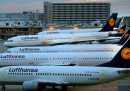 Circa due terzi dei lavoratori di Lufthansa continueranno a lavorare nonostante il coronavirus, ma a orario ridotto