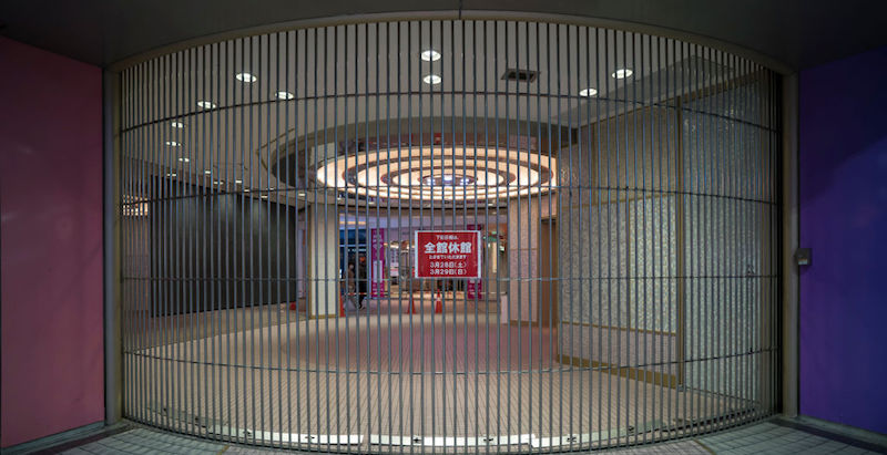 Un centro commerciale chiuso a Tokyo, 28 marzo 2020
(Tomohiro Ohsumi/Getty Images)