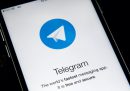 La procura di Bari ha iniziato il sequestro di decine di canali Telegram che pubblicano illecitamente copie di giornali