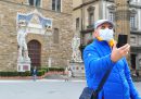 Anche in Toscana sarà obbligatorio indossare la mascherina protettiva nei luoghi pubblici
