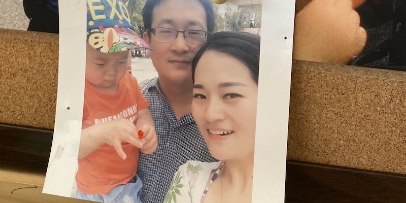 Wang Quanzhang con la moglie e il figlio