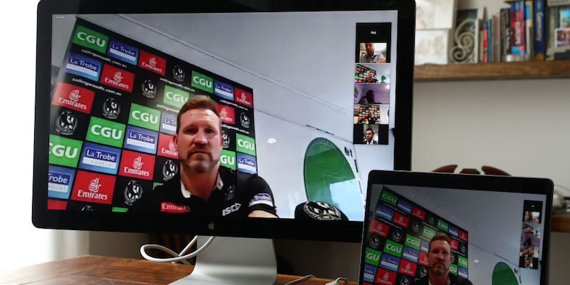 Una conferenza stampa tenuta su Zoom dall'allenatore della squadra di football australiano Collingwood Magpies, il 2 aprile 2020 (Robert Cianflone/Getty Images)