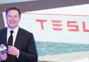Elon Musk ha detto che Tesla riavvierà oggi la produzione in California, in violazione delle restrizioni contro il coronavirus
