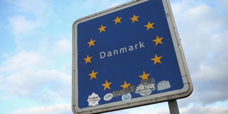 Un cartello nell'area di confine fra Danimarca e Germania (Sean Gallup/Getty Images)
