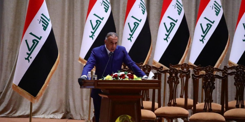 Il nuovo primo ministro iracheno Mustafa al-Kadhimi durante un discorso al parlamento iracheno di Baghdad, Iraq, 06 maggio 2020 (ANSA7EPA/IRAQI PRIME MINISTER OFFICE)
