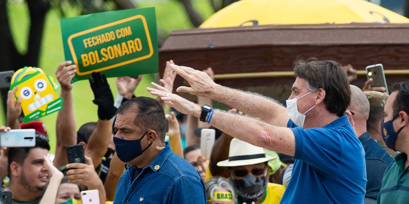
Il presidente brasiliano Jair Bolsonaro partecipa a una protesta contro il Congresso nazionale e la Corte suprema (Photo by Andressa Anholete/Getty Images)