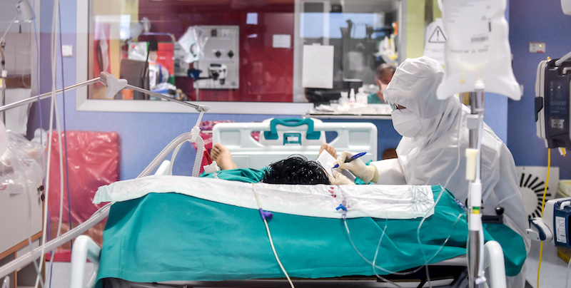 Il reparto di terapia intensiva dell'Ospedale Bassini di Cinisello Balsamo. (Claudio Furlan/LaPresse)
