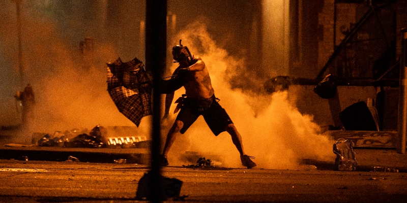 Un'immagine delle proteste a Minneapolis per la morte di George Floyd, 29 maggio 2020 (Stephen Maturen/Getty Images)