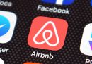 Airbnb ha annunciato che licenzierà 1.900 persone, un quarto dei suoi dipendenti