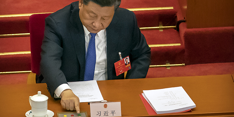 Il presidente cinese Xi Jinping vota la legge sulla sicurezza nazionale di Hong Kong, Pechino, 28 maggio 2020 (AP Photo/Mark Schiefelbein)