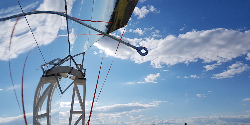 Un pannello dell'impianto pilota di Gela nell ambito del progetto Eni di energia solare a concentrazione (Eni)