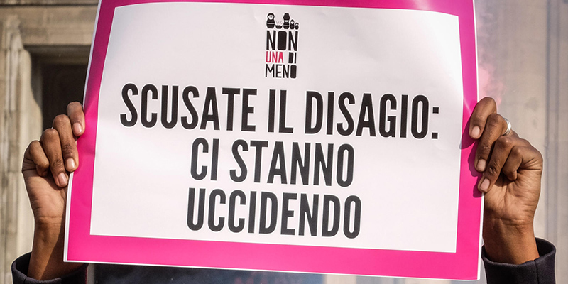 Un momento del flashmob di Non Una di Meno, Milano, 8 marzo 2020 (Ansa/Matteo Corner)