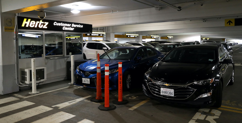 La società di autonoleggio Hertz ha dichiarato bancarotta negli Stati Uniti e in Canada