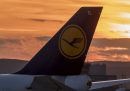 Lufthansa ha rimandato l'approvazione del piano di salvataggio proposto dal governo tedesco a causa delle richieste dell'Unione Europea