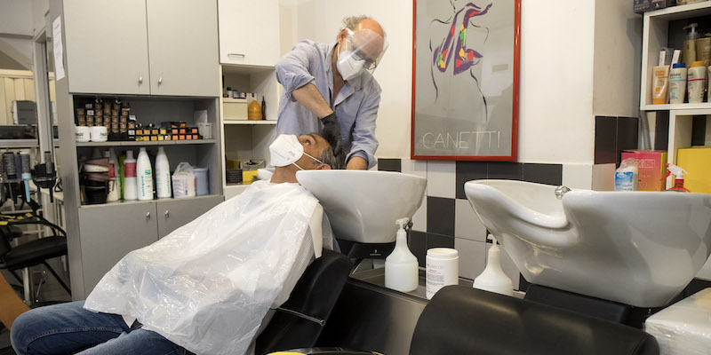 Le regole per la riapertura di parrucchieri ed estetisti