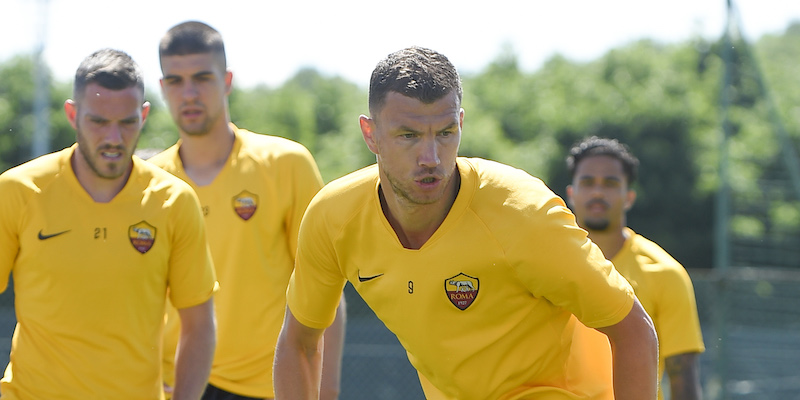 Edin Dzeko e la Roma in allenamento a Trigoria (Luciano Rossi/AS Roma/ LaPresse)