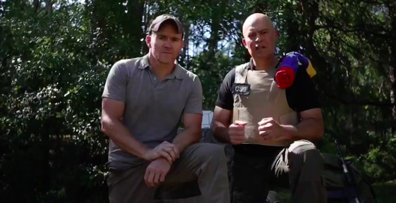 Jordan Goudreau, a sinistra, e Jaavier Quintero Nieto, nel video che annuncia l'Operazione Gedeon