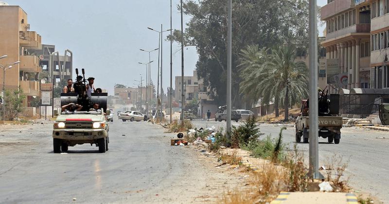 Una camionetta delle forze del governo libico riconosciuto dall'ONU. (Mahmud TURKIA / AFP)