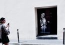 Sei persone sono state arrestate in Francia per il furto della porta del Bataclan con il murale di Banksy