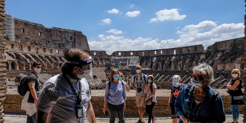 Dopo 84 giorni di chiusura per il lockdown, riapre al pubblico il Colosseo, Roma, 1 giugno 2020 (ANSA/ALESSANDRO DI MEO)
