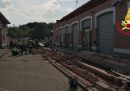 Tre persone sono morte ad Albizzate, in provincia di Varese, dopo il crollo di un cornicione