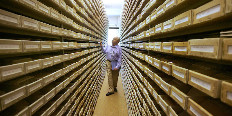Un corridoio degli Arolsen Archives, l'8 maggio 2008 (La Presse/AP Photo/Michael Probst, file)
