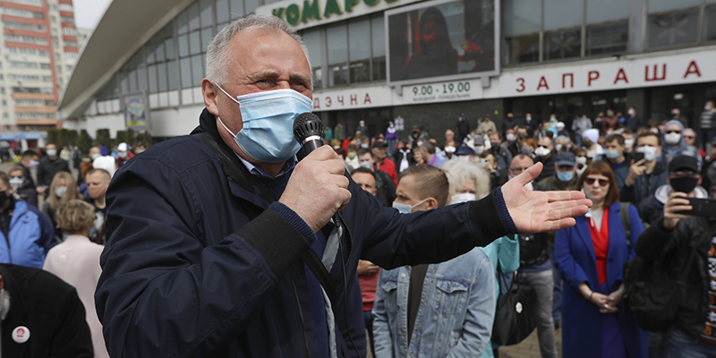 L'attivista dell'opposizione Nikolai Statkevich, Minsk, 24 maggio 2020 (AP Photo/Sergei Grits, File)