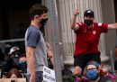 Il video del sindaco di Minneapolis insultato dai manifestanti