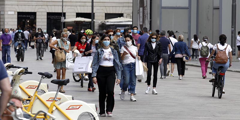 Corso Vittorio Emanuele durante la fase 2 dell'emergenza coronavirus a Milano, 30 maggio 2020
(ANSA/Mourad Balti Touati)