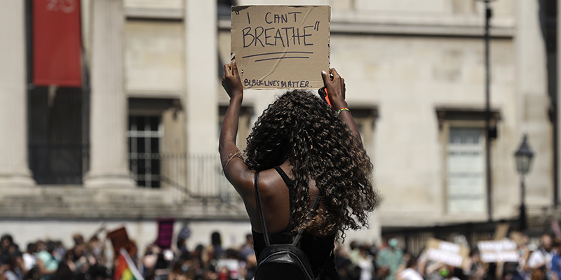 Manifestazione per George Floyd a Trafalgar Square, Londra, 31 maggio 2020 (AP Photo/Matt Dunham)