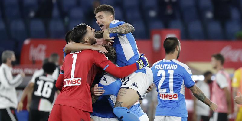 I giocatori del Napoli festeggiavano all'Olimpico di Roma (AP Photo/Andrew Medichini)