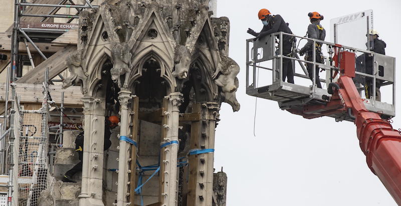 Lavori alla Cattedrale di Notre-Dame, l'8 giugno 2020 (EPA/IAN LANGSDON)