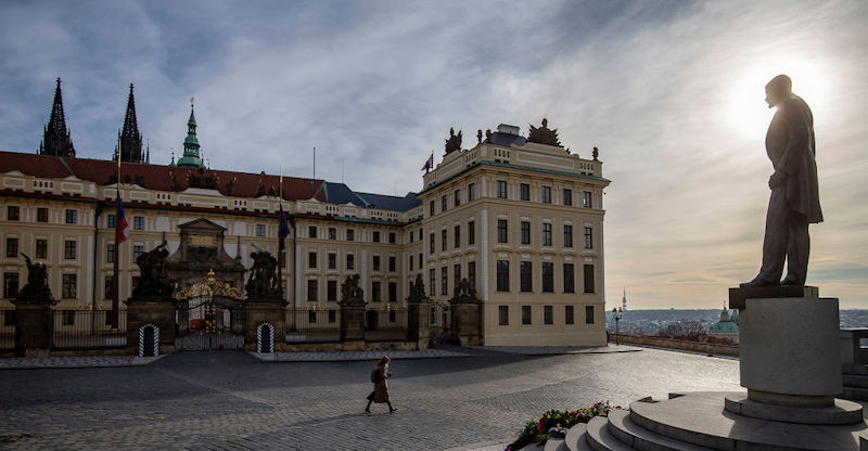 Due diplomatici russi saranno espulsi dalla Repubblica Ceca per via di un finto piano per avvelenare tre politici cechi