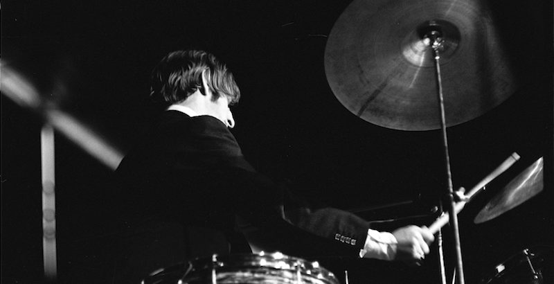 Ringo Starr in concerto con i Beatles a Stoccolma nel 1964. (Bjorn Larsson/Scanpix/LaPresse)
