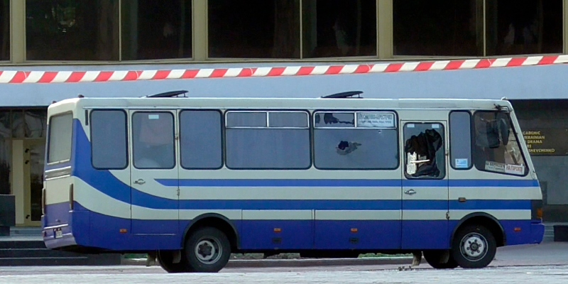 Il bus sequestrato da Maksym Kryvosh a Lutsk, in Ucraina, il 21 luglio 2020
(Ukrainian Police Press Office via AP)