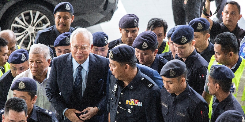 L'ex primo ministro Najib Razak al suo arrivo all'Alta corte di Kuala Lumpur il 4 ottobre 2018, in Malesia (Ore Huiying/Getty Images)